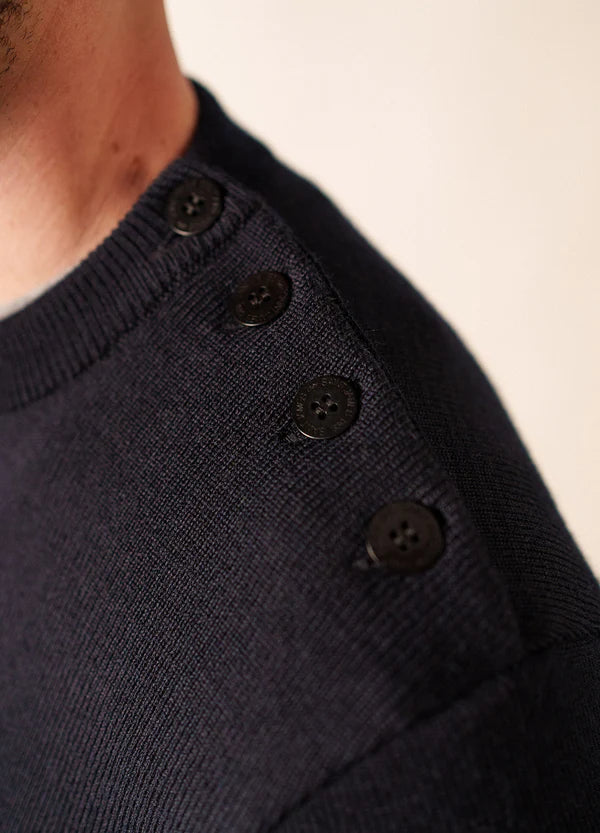 8888 CC NAVY E shop BD 05 600x833 crop center